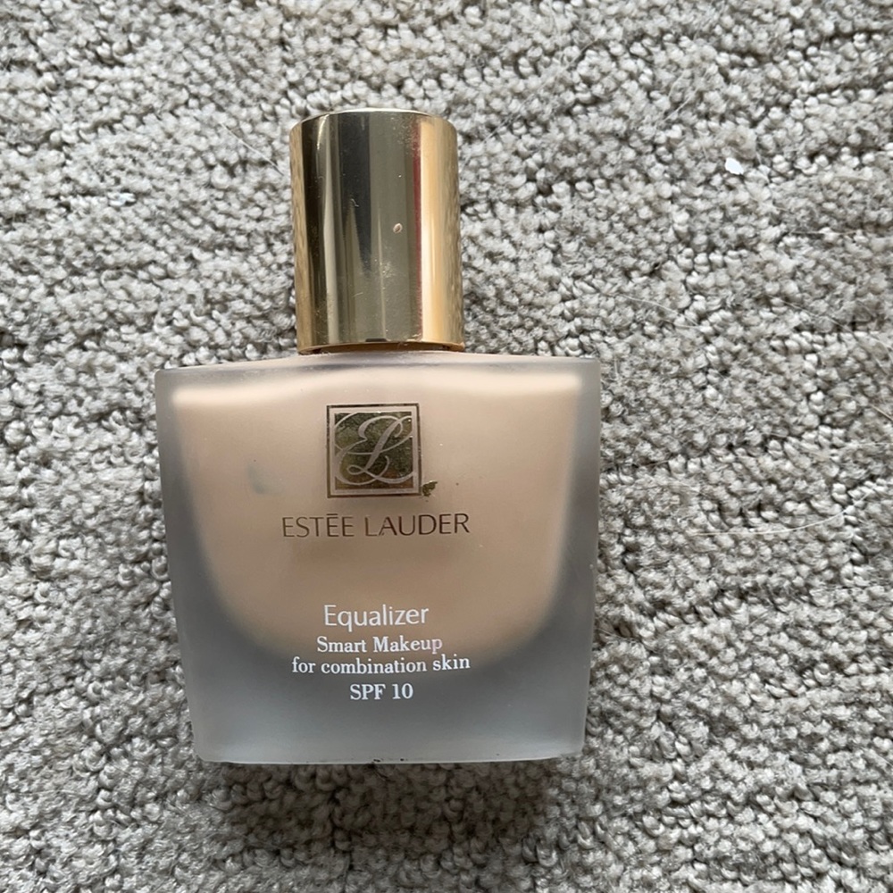 Este Lauder, foundation.used twice.